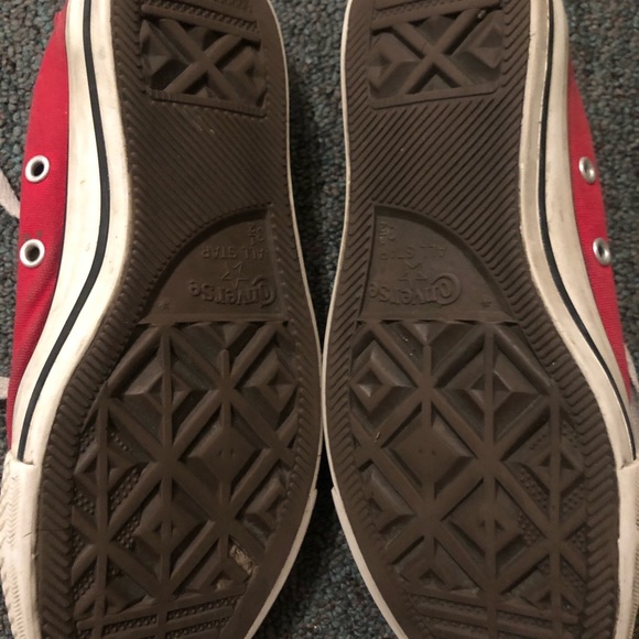 Red converse - Picture 5 of 5